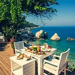 ナウティカル 4*